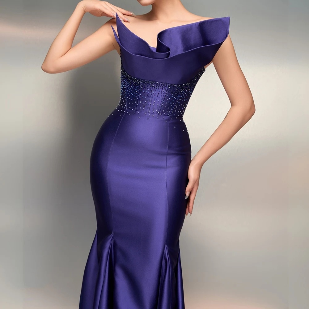 Crossfit Event - English: Off-shoulder satin mermaid gown with
